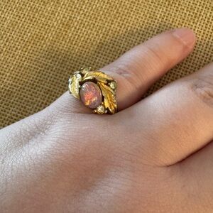 Vintage Gold Tone Avon Faux Fire Opal Rhinestone Leaves Adjustable Ladies Ring